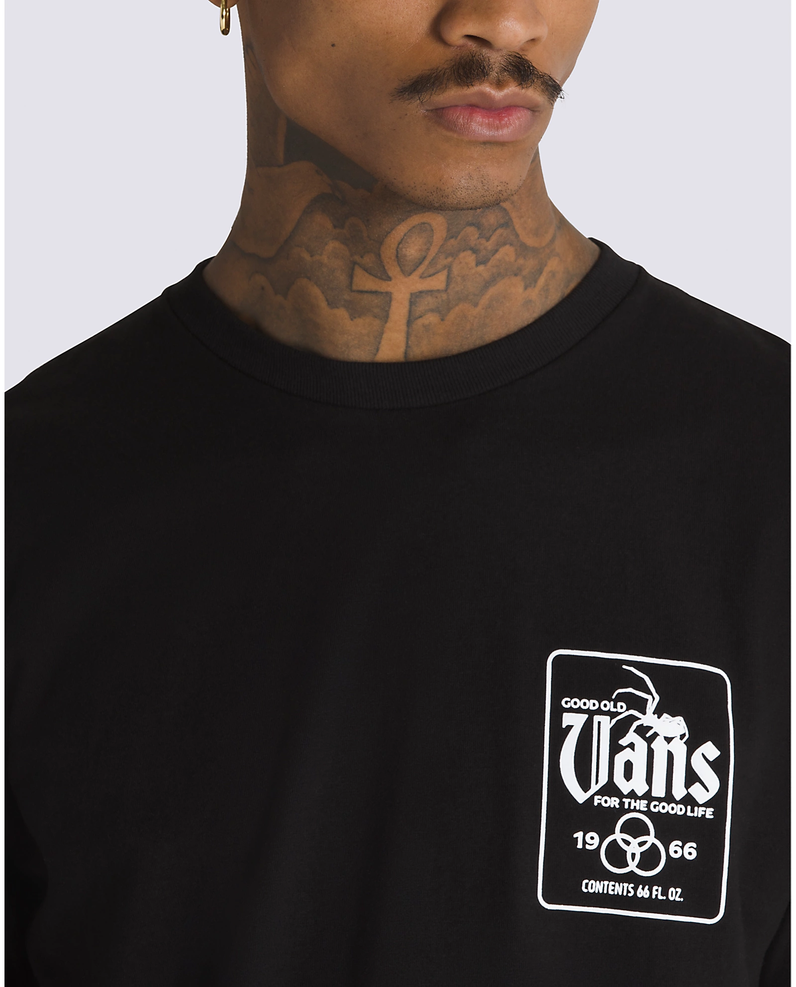 Cuello e impresión del pecho de la Camiseta Vans Bucket List SS Black