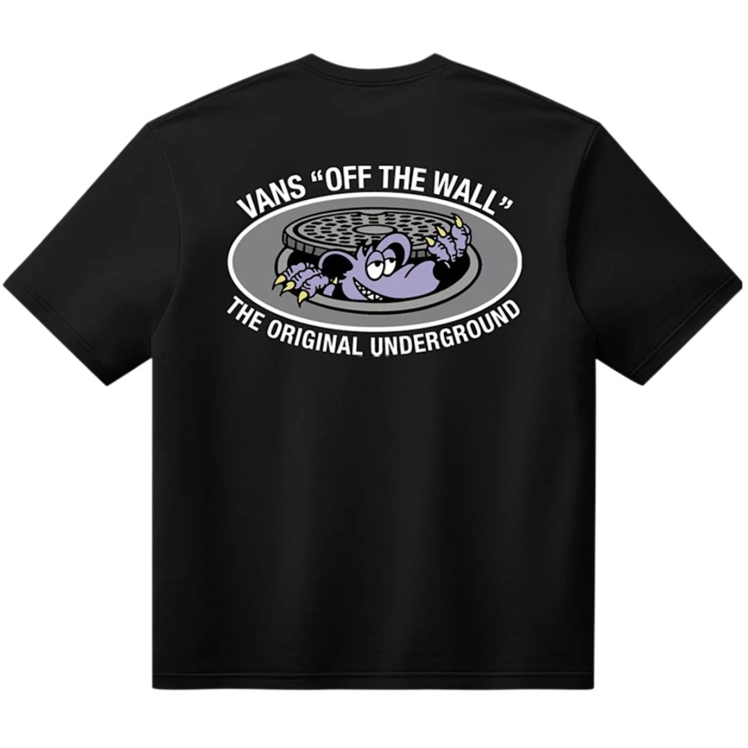 Camiseta Vans Downside SS Tee Black vista trasera con gran gráfico Vans Off The Wall The Original Underground y personaje saliendo de alcantarilla.