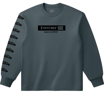 Vans I Need My Long Sleeve T-Shirt Mystic Moss vista frontal con logo I Need My Vans y estampado Off The Wall en la manga.