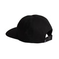 Vans Jockey negra vista trasera, gorra tipo jockey de seis paneles con visera plana y correa trasera ajustable en algodón.
