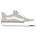 Zapatilla Vans Knu Skool beige French Oak con la suela blanca y los cordones blancos