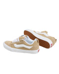 Zapatillas Vans Knu Skool Caqui con la suela waffle blanca y los cordones blancos