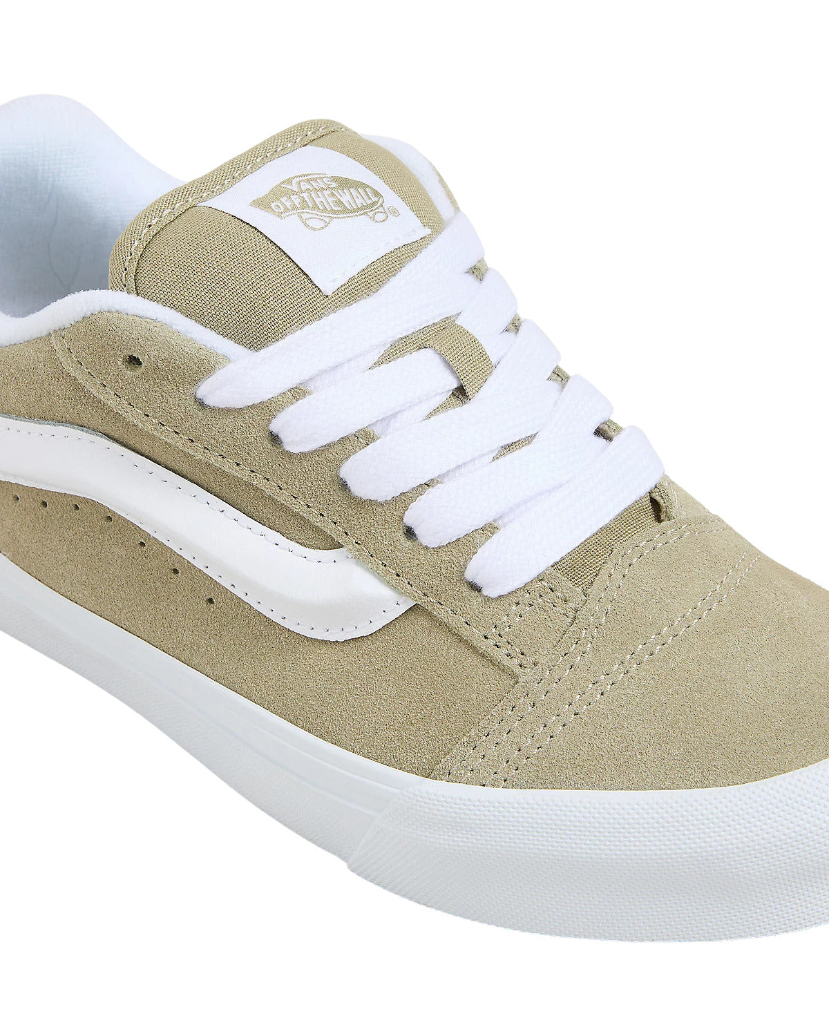 Cordones gruesos de las Zapatillas Vans Knu Skool beige Suede Elm con la suela blancay los cordones blancos