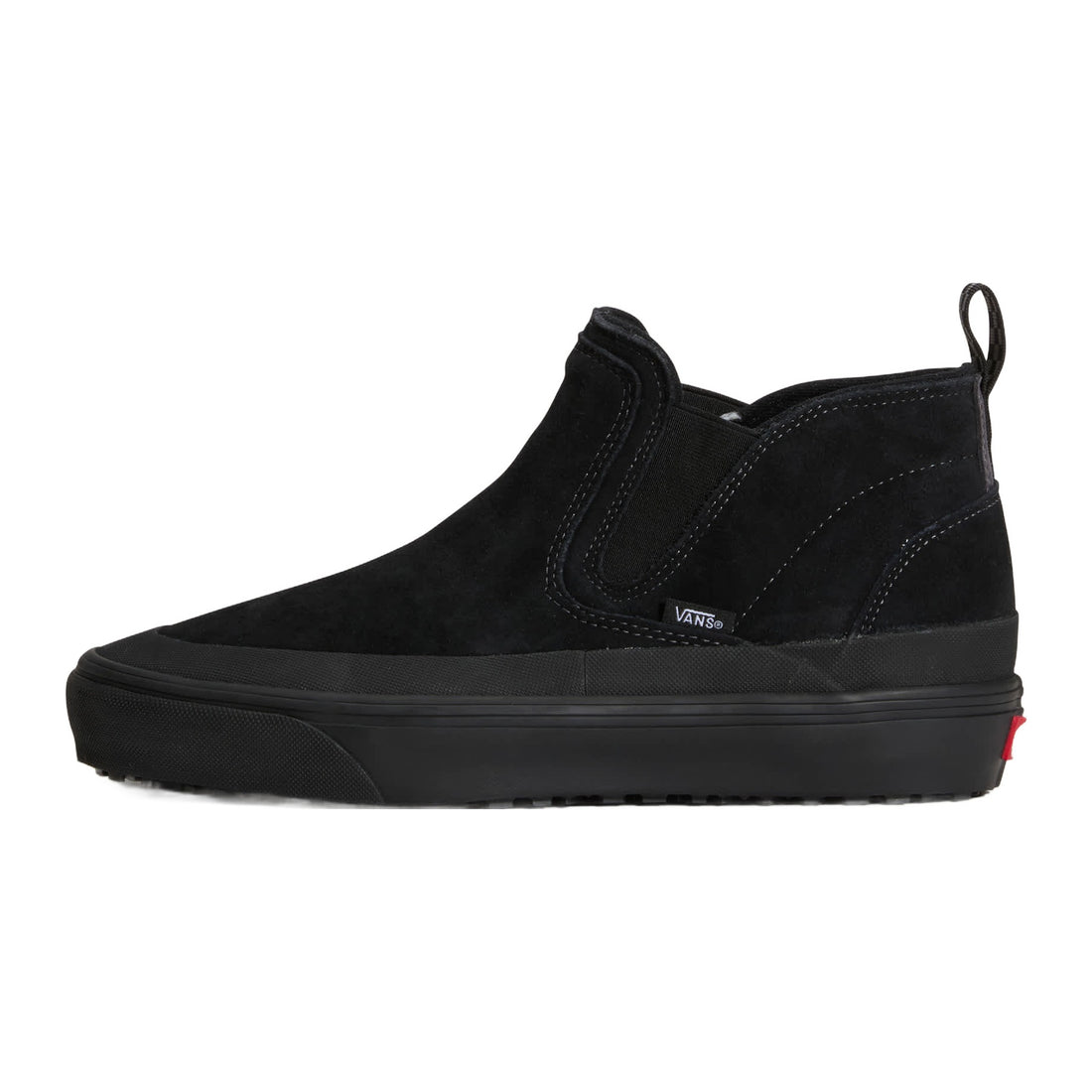 Vans Mid-Slip Insulated zapatillas sin cordones de caña media en color negro, vista lateral con tirador trasero, lengüeta de ante y suela de goma oscura con detalle rojo.