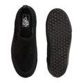 Vans Mid-Slip Insulated vista superior de la zapatilla negra con plantilla acolchada y logo Vans junto a la suela con dibujo de rombos para agarre sobre asfalto.