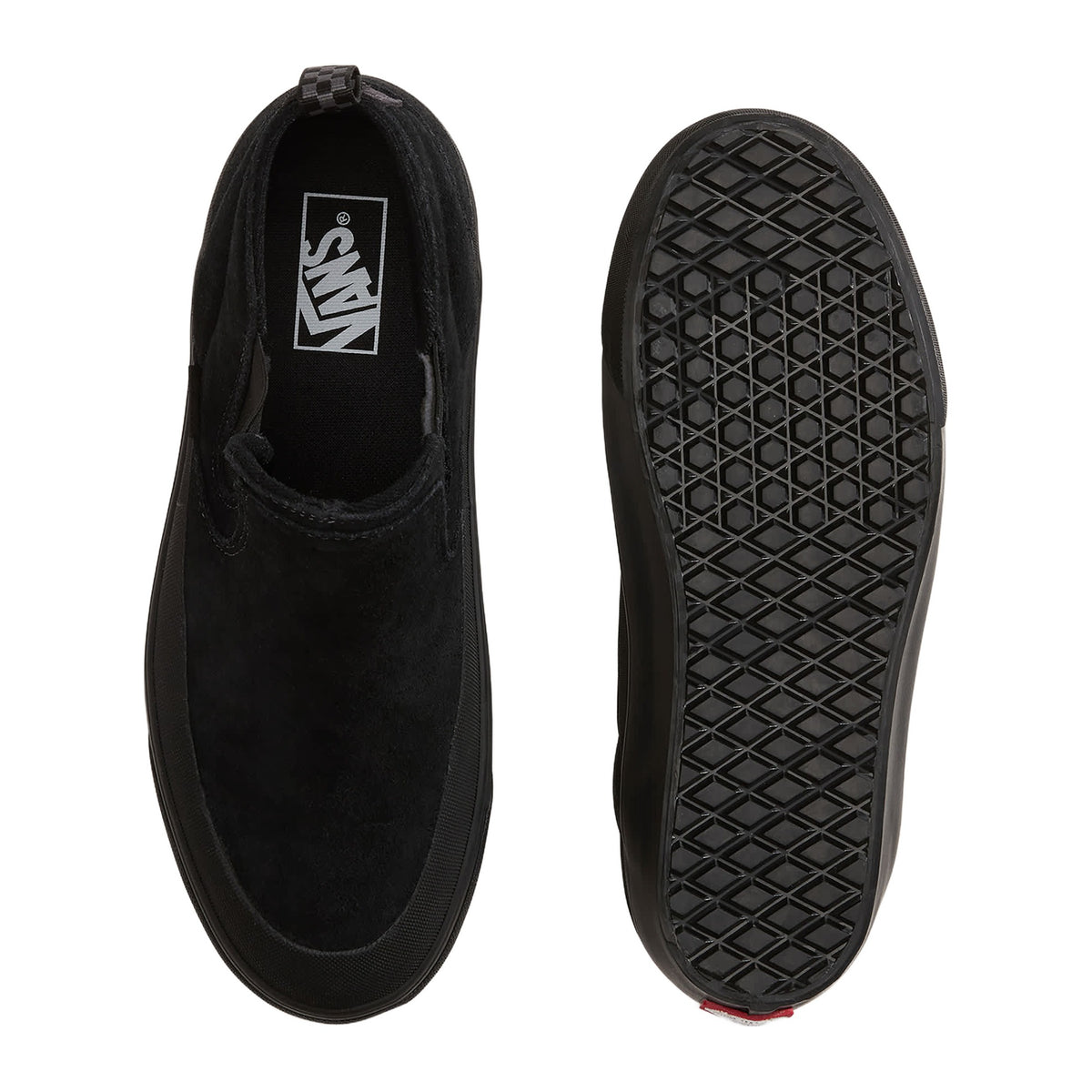 Vans Mid-Slip Insulated vista superior de la zapatilla negra con plantilla acolchada y logo Vans junto a la suela con dibujo de rombos para agarre sobre asfalto.