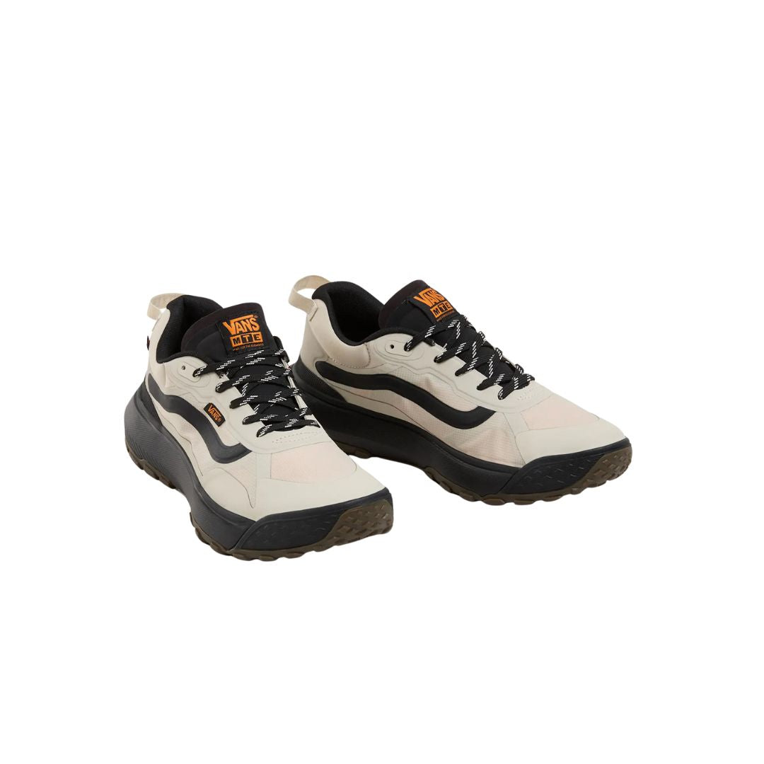 Zapatillas Vans MTE Crosspath color light brown vista en ángulo con suela outdoor resistente.