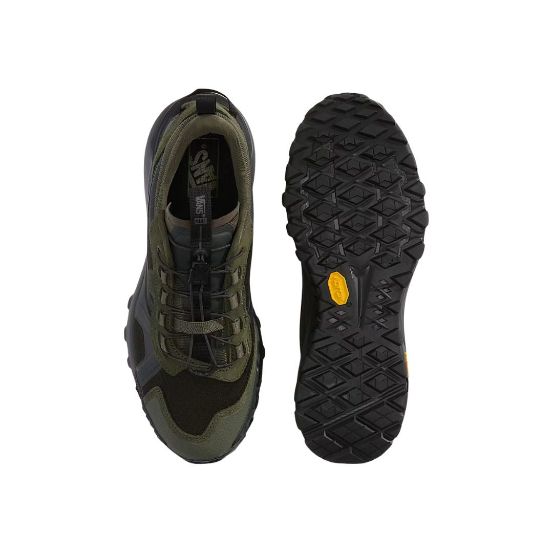 Vista superior y suela de las Vans MTE Crosspath XC verde oscuro con suela Vibram antideslizante.