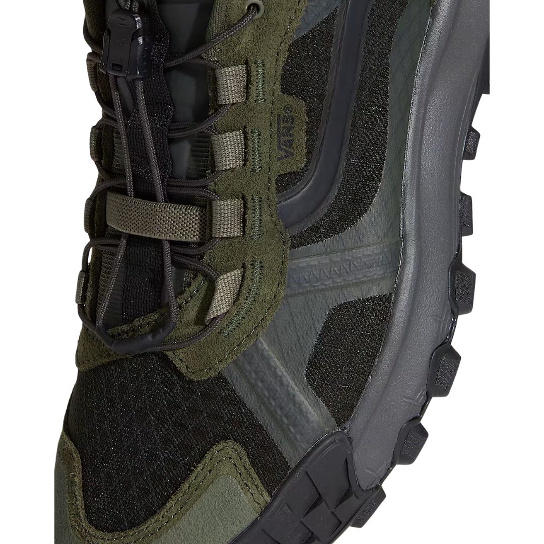 Detalle del sistema de cordones rápidos de las Vans MTE Crosspath XC verde oscuro.