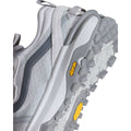 Zapatillas Vans MTE Crosspath XC gris claro, vista lateral de la suela Vibram con dibujo de tracción.