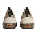 Vans MTE Old Skool Waterproof Insulated color Taupe Orange vista trasera con logo Off The Wall en talón.