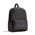 Mochila Vans Old Skool Check en negro y gris, vista frontal en tres cuartos, con el estampado checkerboard y el bolsillo delantero con organizador y parche VANS tejido.