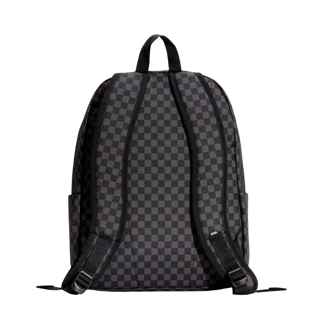 Mochila Vans Old Skool Check en negro y gris, vista trasera, con correas acolchadas ajustables, asa superior y el logo VANS tejido en la parte inferior de la espalda.