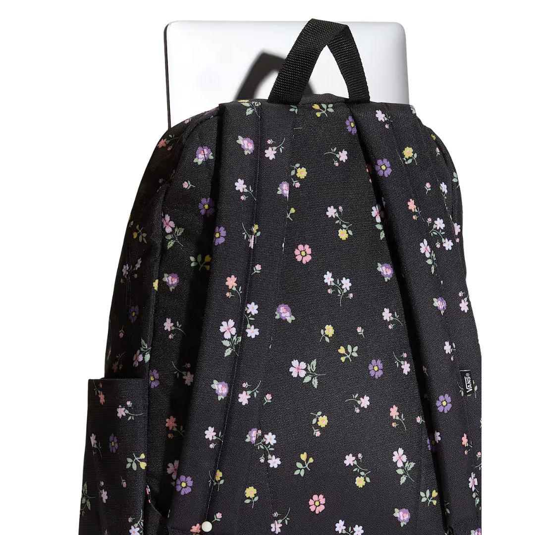 Mochila Vans Old Skool Classic en color black floral, detalle del asa superior junto a un portátil, mostrando la resistencia del agarre para transportarla.