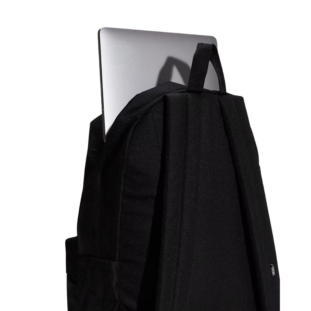 Mochila Vans Old Skool Classic Backpack negra con funda interior para portátil de hasta 15 pulgadas.