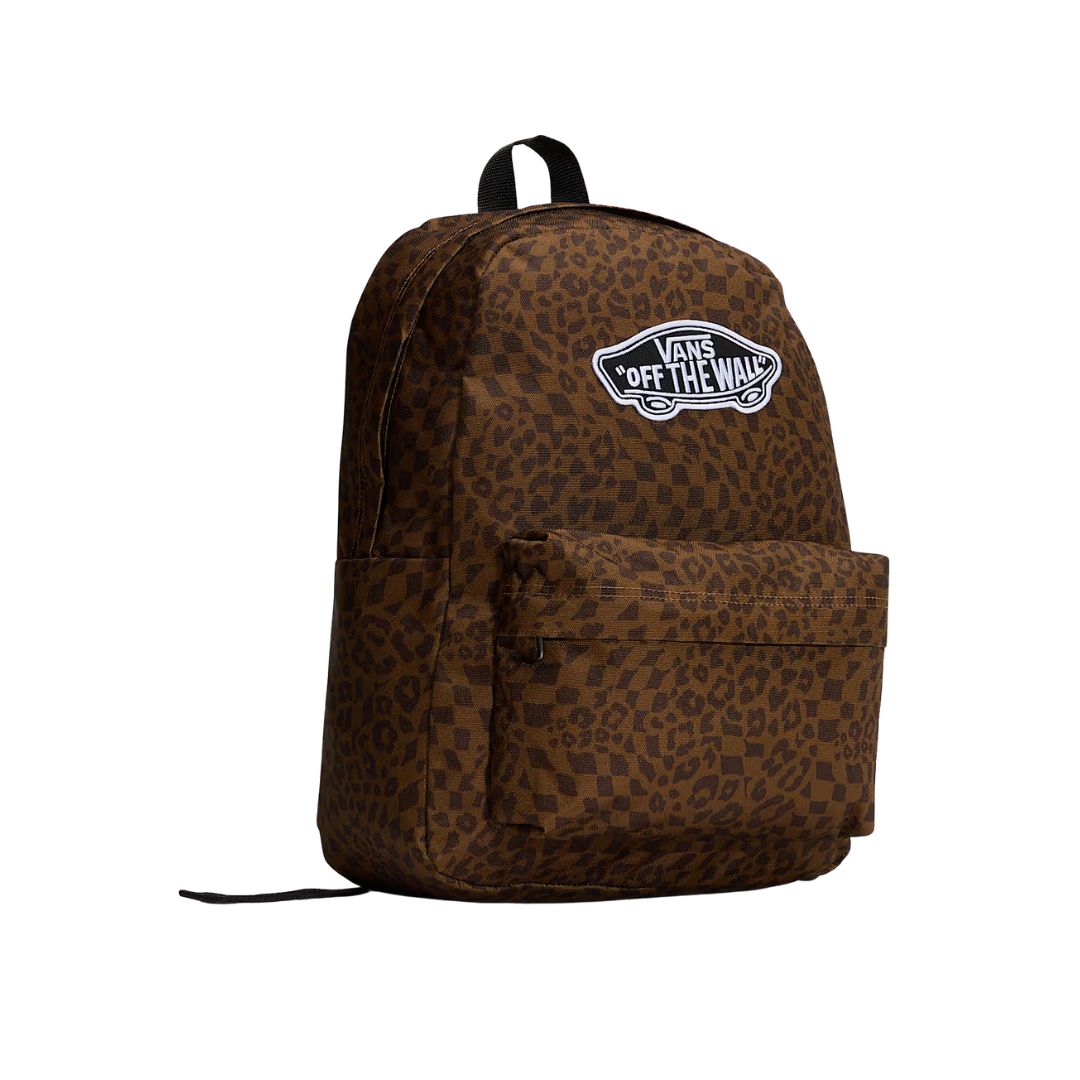 Vista en ángulo de la Vans Old Skool Classic Backpack dachshund marrón con logo Vans Off The Wall.