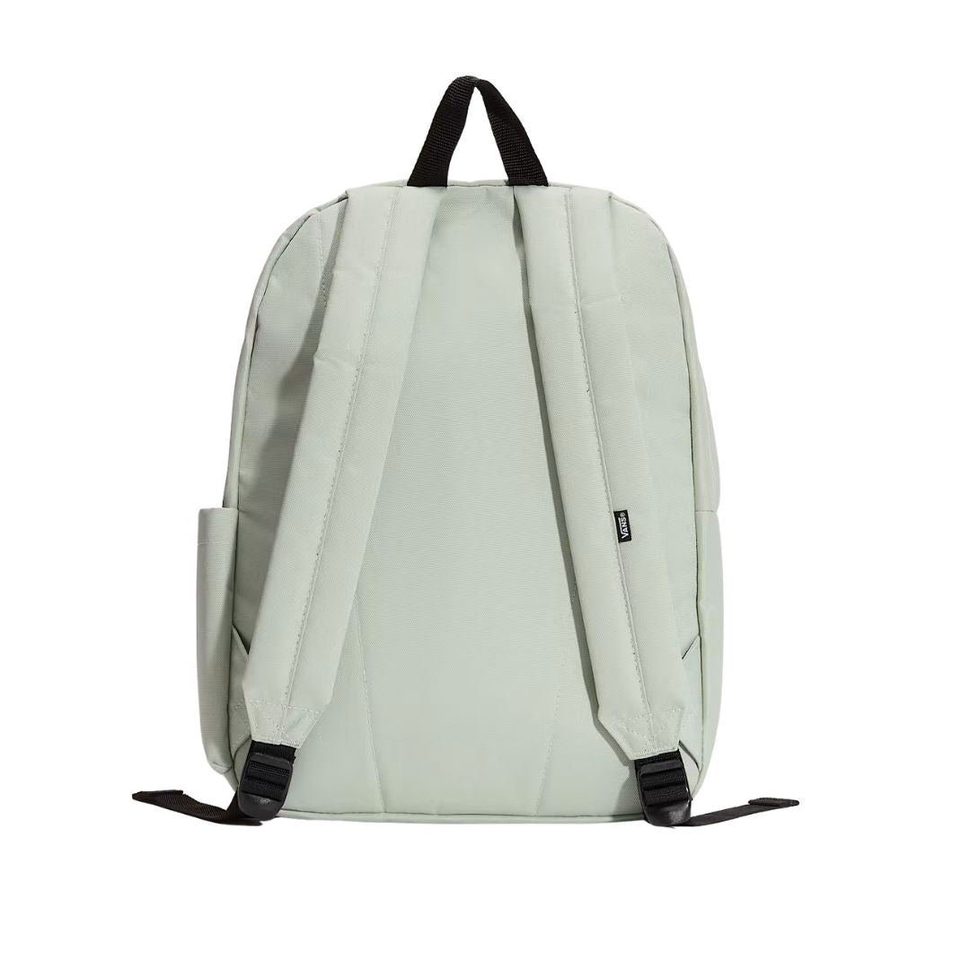 Mochila Vans Old Skool Classic en color dusty green, vista trasera, con correas acolchadas ajustables, asa superior y bolsillo lateral en tono verde apagado.