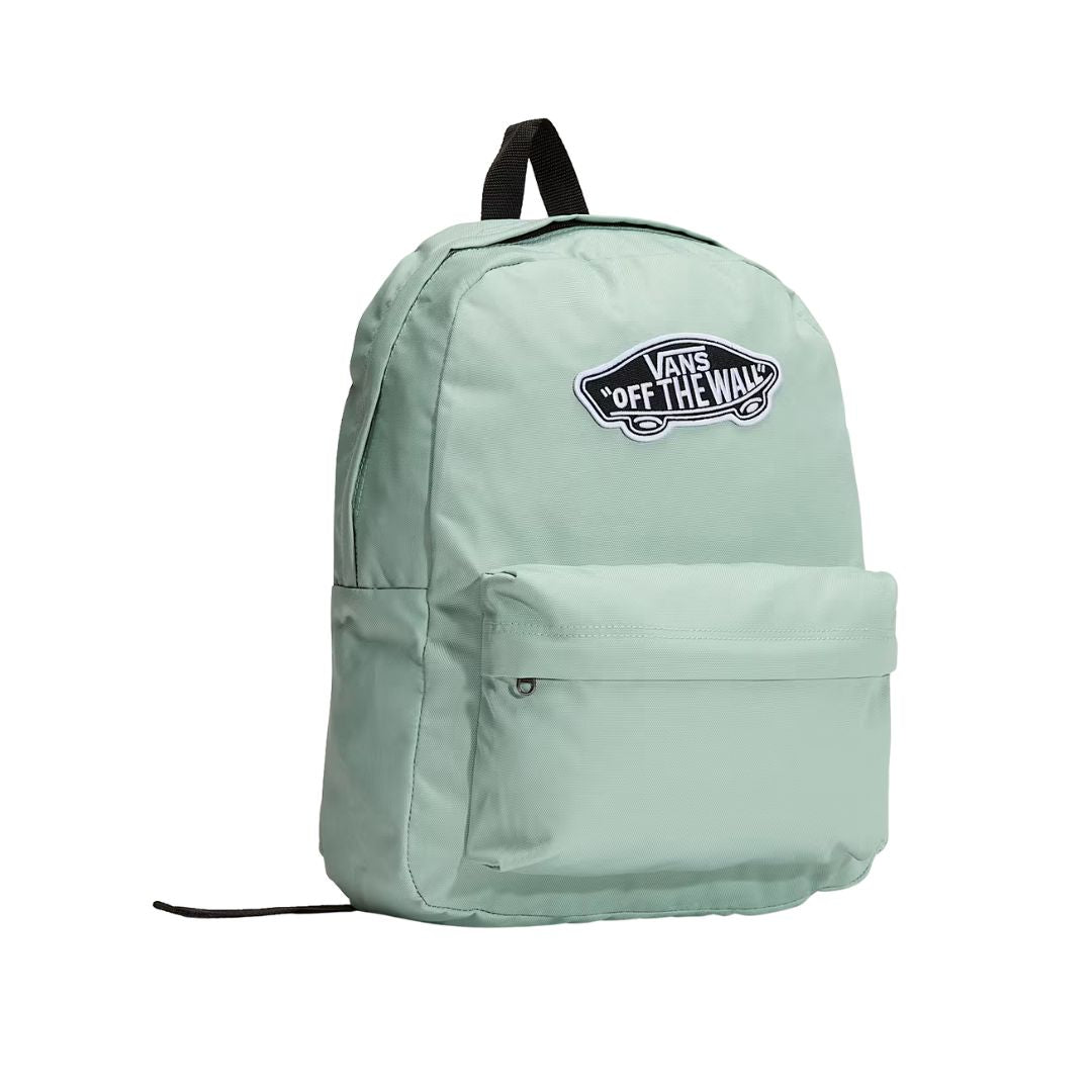 Vista en ángulo de la Vans Old Skool Classic Backpack gris oliva con logo Vans Off The Wall.