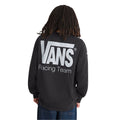 Camiseta Vans Racing LS Tee en color negro vista de espalda sobre modelo, con el logotipo VANS en gris a gran tamaño y el texto Racing Team debajo, en la parte alta de la espalda.