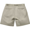 Vans Range Relaxed Sport Short color oatmeal vista trasera, pantalón corto deportivo relaxed fit con bolsillos traseros y cintura elástica.