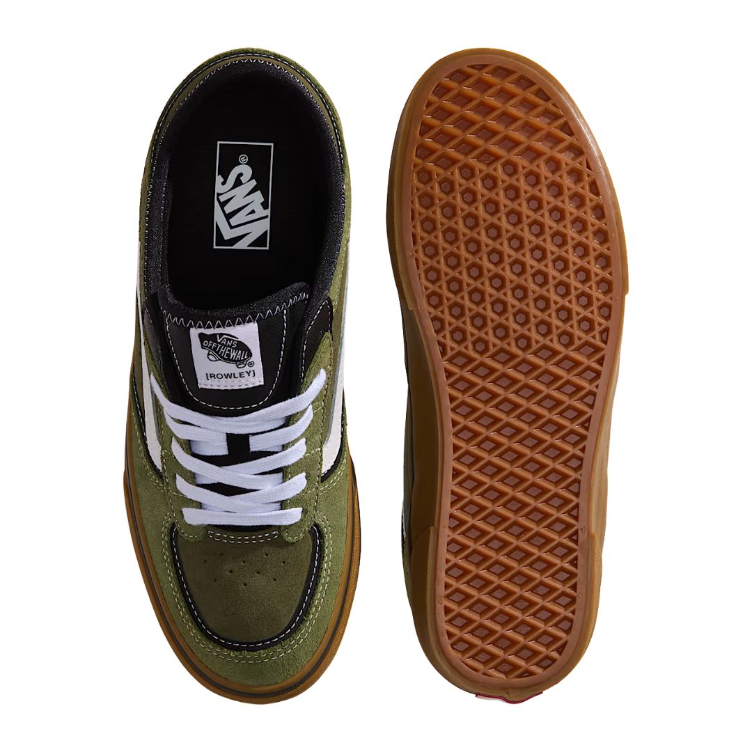 Vans Rowley Classic Aged Green vista superior y suela waffle, zapatillas skate de ante verde con cordones blancos y construcción vulcanizada.
