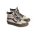 Zapatillas Vans Sk8-Hi Waterproof Insulated color oatmeal beige y negro, vista en ángulo del par completo.