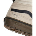 Vans Sk8-Hi Waterproof Insulated color oatmeal beige y negro, detalle trasero impermeable con gotas de agua