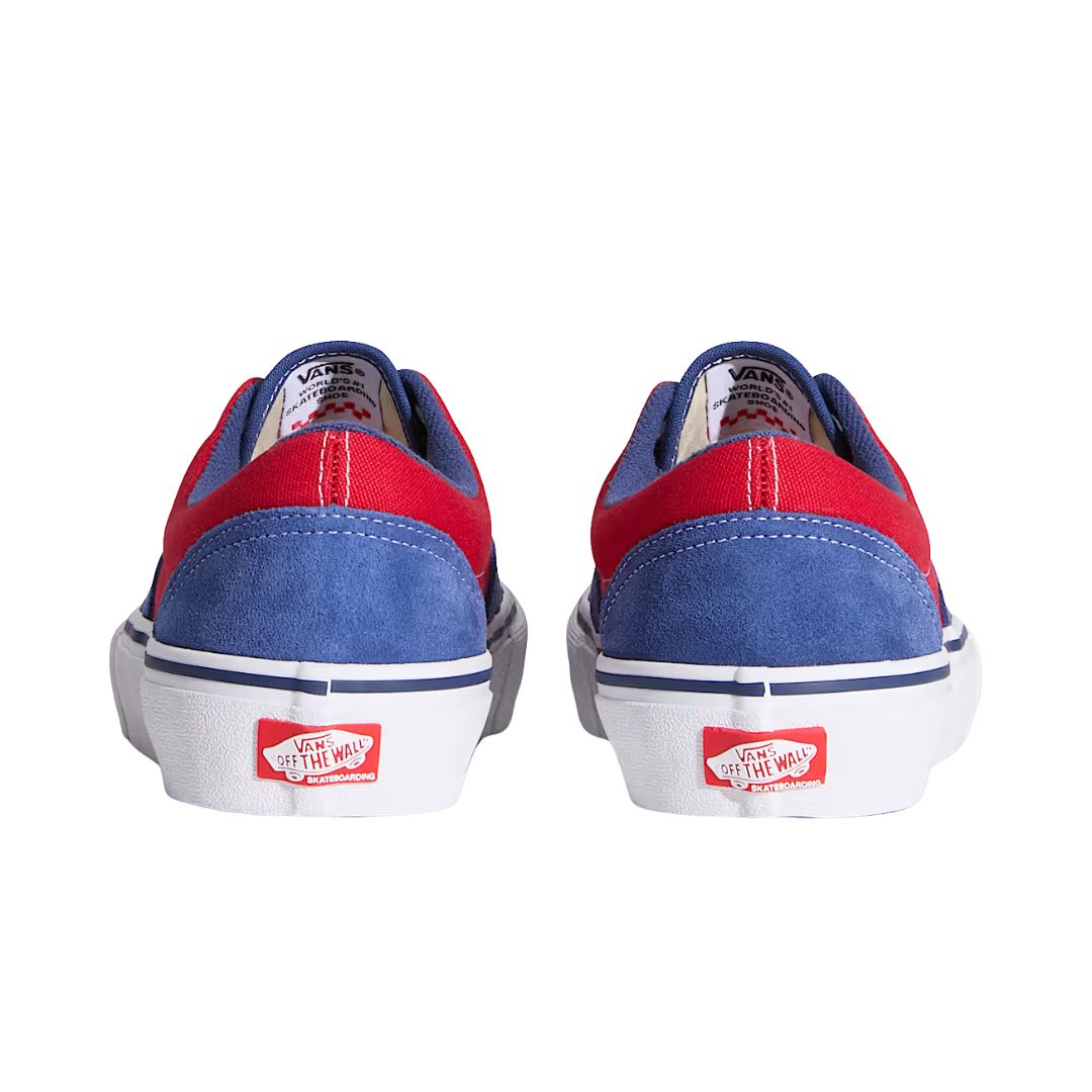 Zapatillas Vans Skate Era Blue Red vista trasera con talón en ante azul, panel rojo y etiqueta roja Vans Off The Wall.