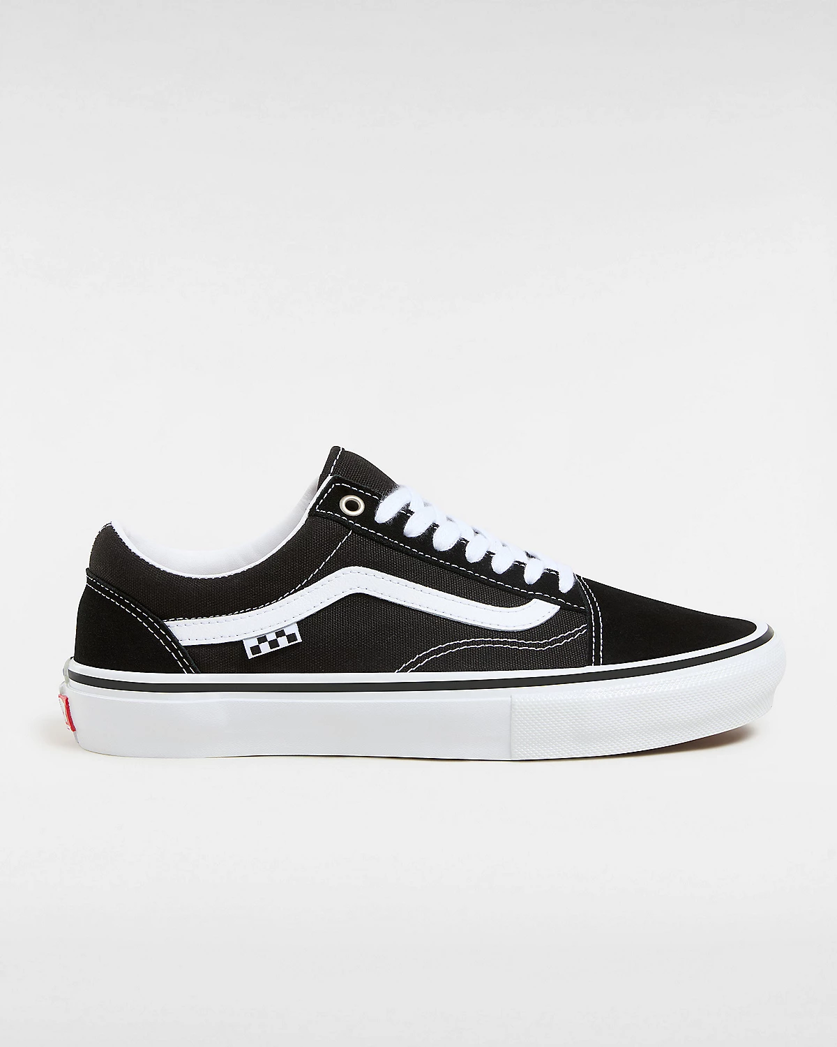 Zapatilla Vans Skate Old Skool Negra con la suela blanca y cordones blancos