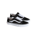 Par de zapatillas Vans Skate Old Skool black white en vista tres cuartos sobre fondo blanco.
