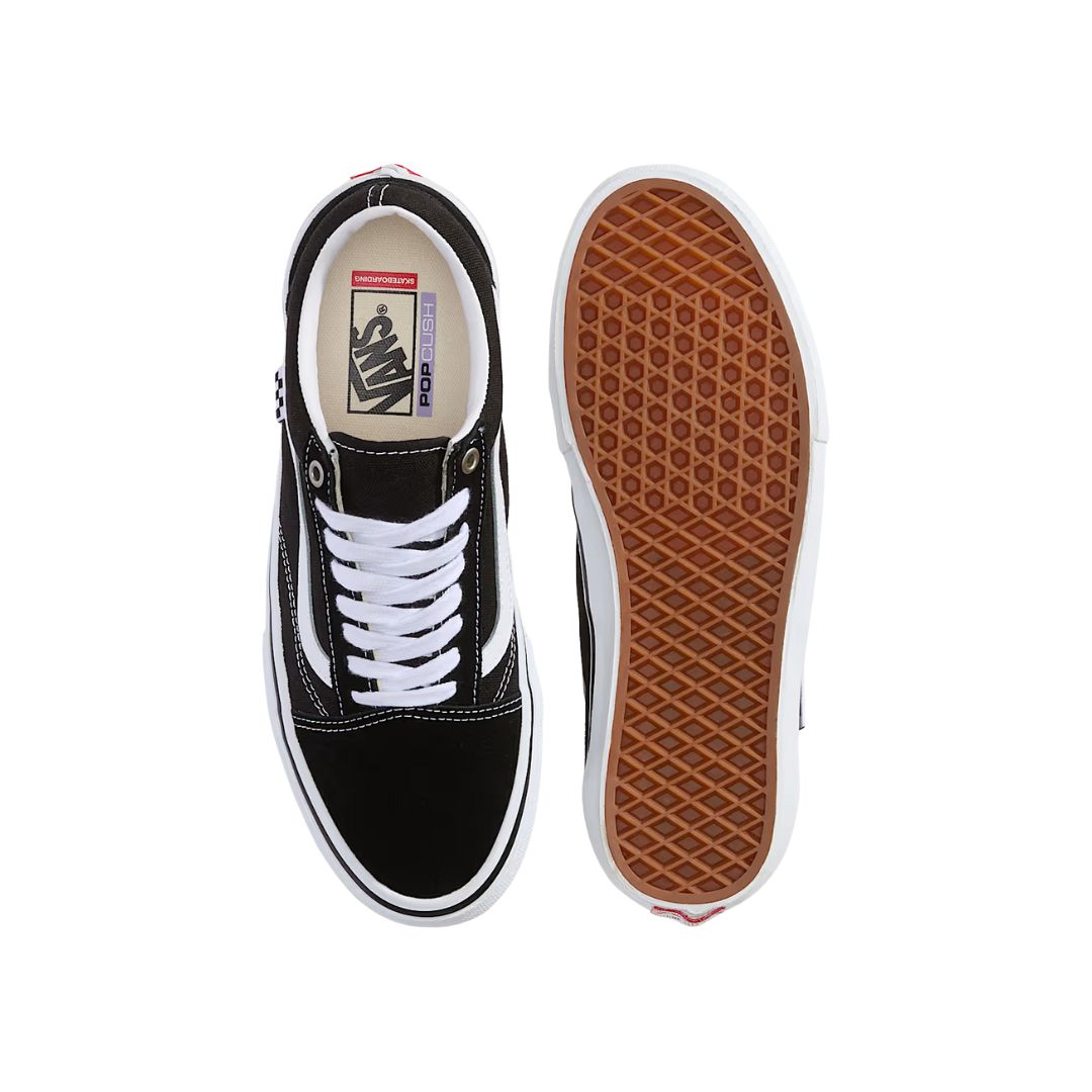 Vista superior y suela de las zapatillas Vans Skate Old Skool black white con patrón waffle de goma.