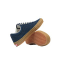 Vans Skate Old Skool color Blue Denim vista en ángulo mostrando lateral y suela.