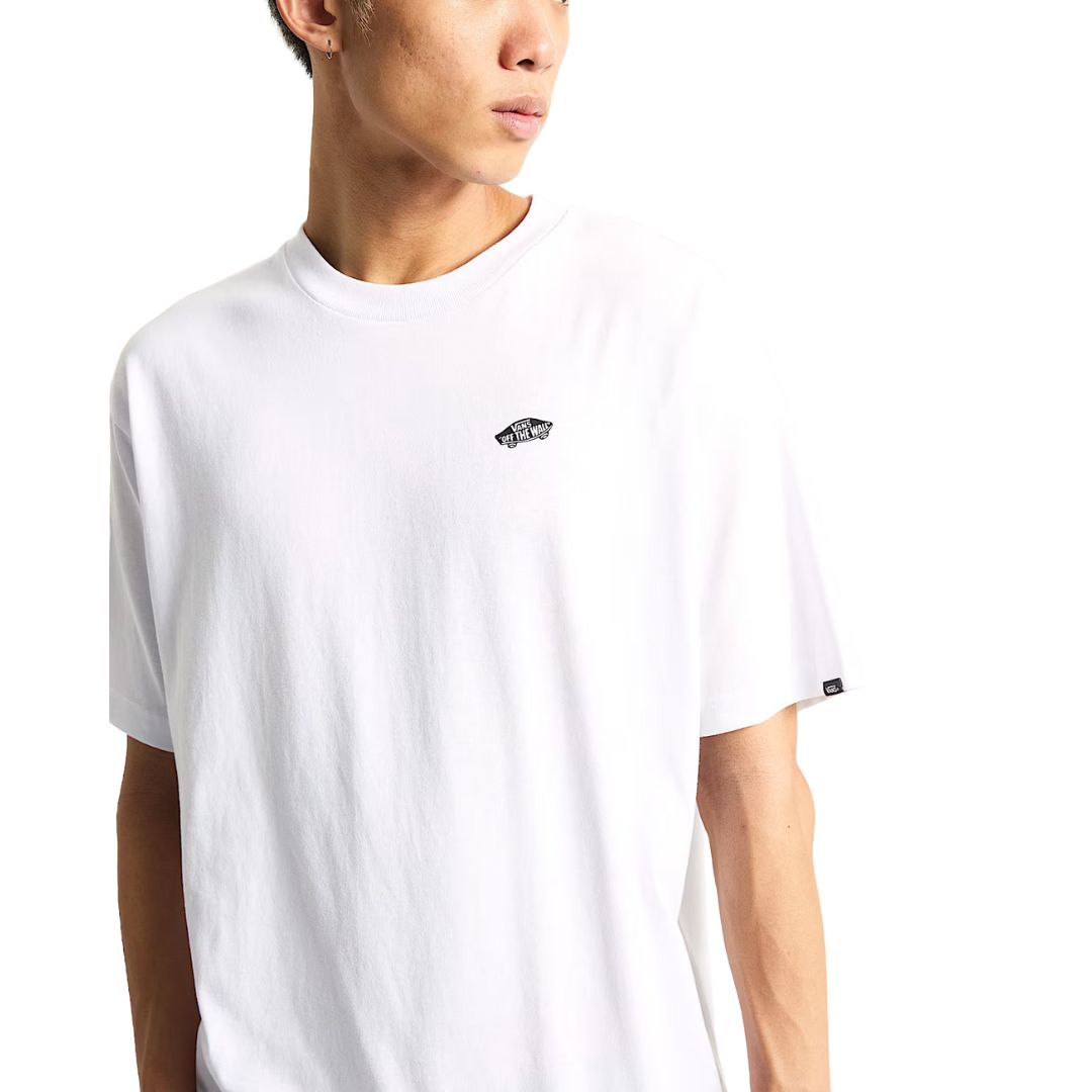 Camiseta Vans Style 76 II Loose SS Tee blanca con logo negro Off The Wall en el pecho y etiqueta cosida en la manga.