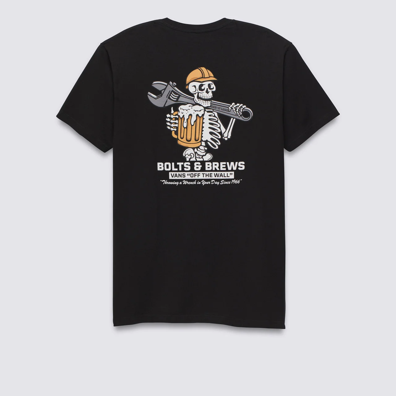 Camiseta Vans Wrenched SS Black con un esqueleto con una cerveza y una llave inglesa