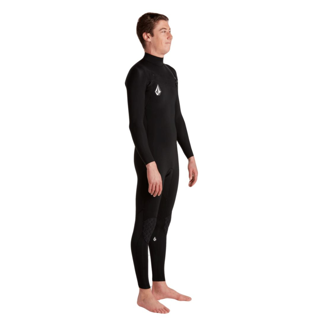 Vista lateral traje neopreno Volcom 2/2mm L/S Fullsuit negro con rodilleras reforzadas.