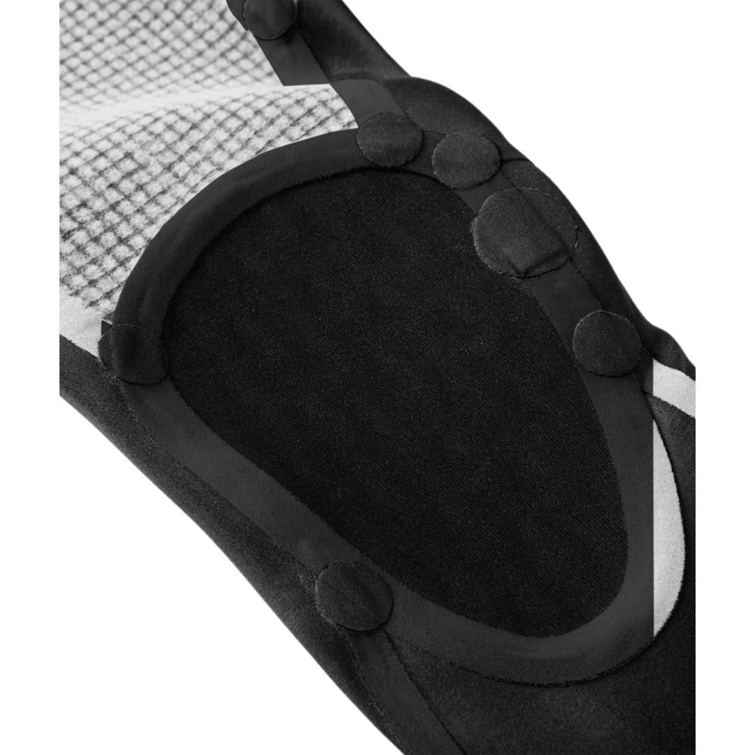 Detalle rodillera texturizada traje neopreno Volcom 2/2mm negro con refuerzo antidesgaste.