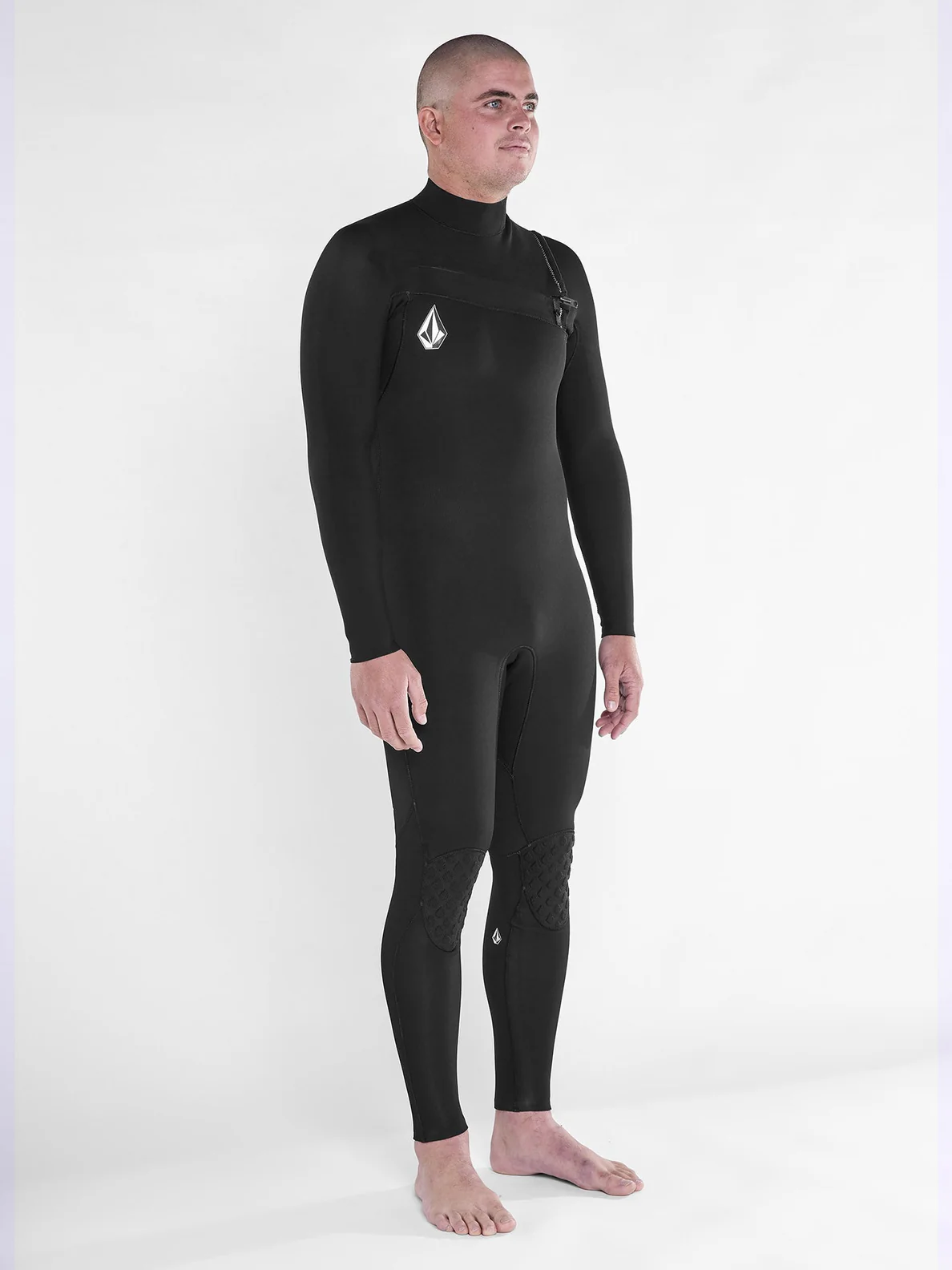 Hombre con Traje de neopreno con cremallera en el pecho Volcom 4/3mm Chest Zip Fullsuit lateral