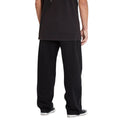 Vaquero Volcom Billow Denim color negro, vista trasera mostrando el corte holgado del pantalón, la costura central y la caída amplia característica del fit loose.