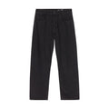 Pantalón vaquero Volcom Billow Denim en negro fotografiado en plano cenital, mostrando el corte completo, los bolsillos delanteros y el cierre frontal con botón.