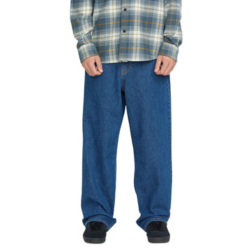 Vista frontal de Volcom Billow Denim bold blue, corte ancho y estilo urbano relajado.