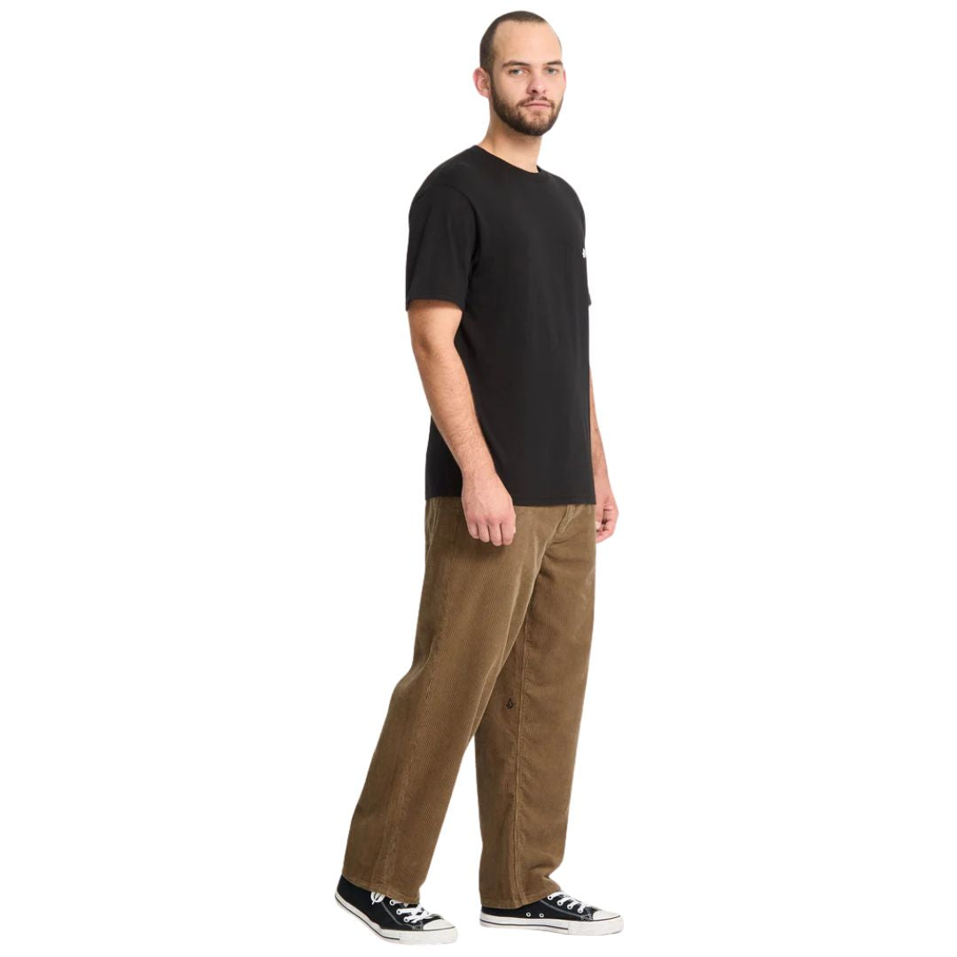 Pantalón de pana Volcom Billow Tapered Cord Pant marrón Ermine, detalle lateral de pierna y bajo.