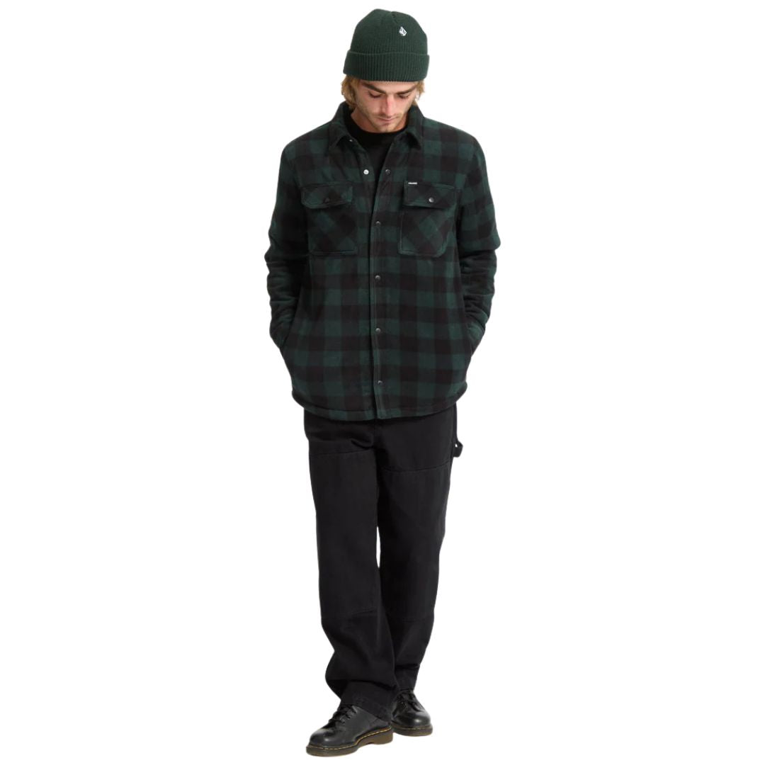 Camisa de franela Volcom Bowered Fleece LS color scarab para hombre, vista frontal completa en modelo.