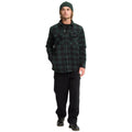 Camisa de franela Volcom Bowered Fleece LS color scarab para hombre, vista frontal en modelo andando.