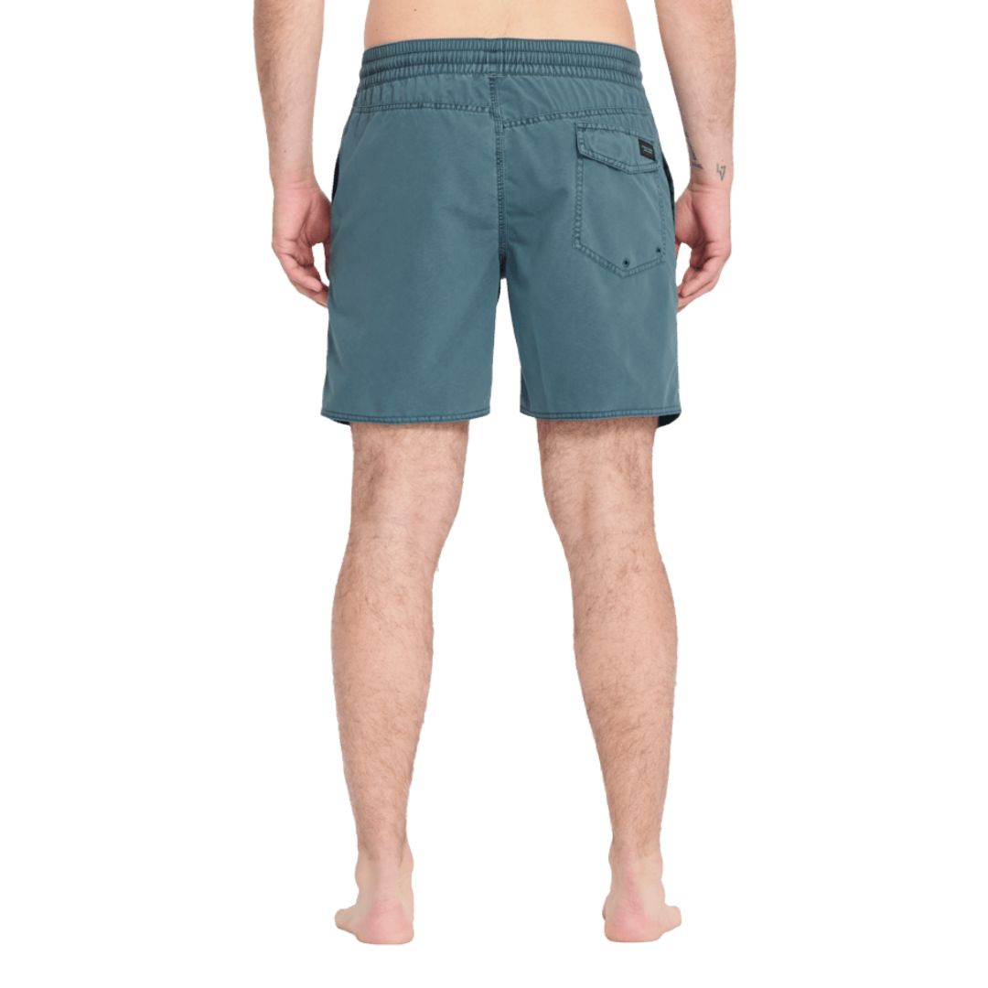 Volcom Center Trunk 17 Tradewinds vista trasera bañador hombre verde azulado 17 pulgadas.