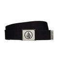 Cinturón Volcom Circle Web Belt en color negro, enrollado sobre fondo blanco mostrando la hebilla metálica con el logo Stone y la etiqueta Volcom en el extremo.