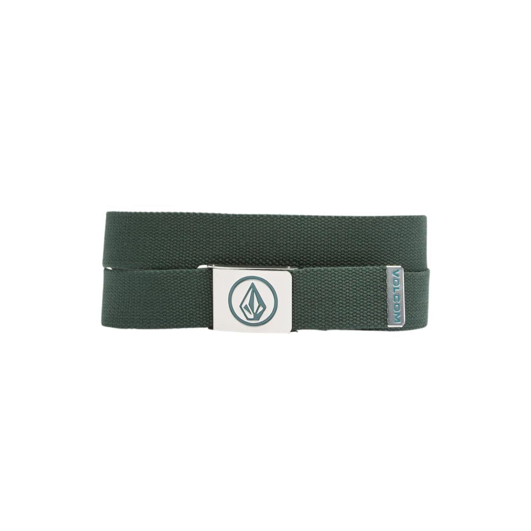 Cinturón Volcom Circle Web Belt color verde Scarab enrollado con hebilla metálica y logo Volcom.