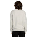 Volcom Edmonder II Sweater en color blanco sucio, vista posterior en modelo masculino.