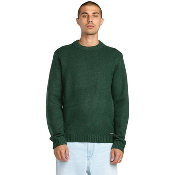 Jersey Volcom Edmonder II color verde scarab para hombre, vista frontal en modelo masculino.