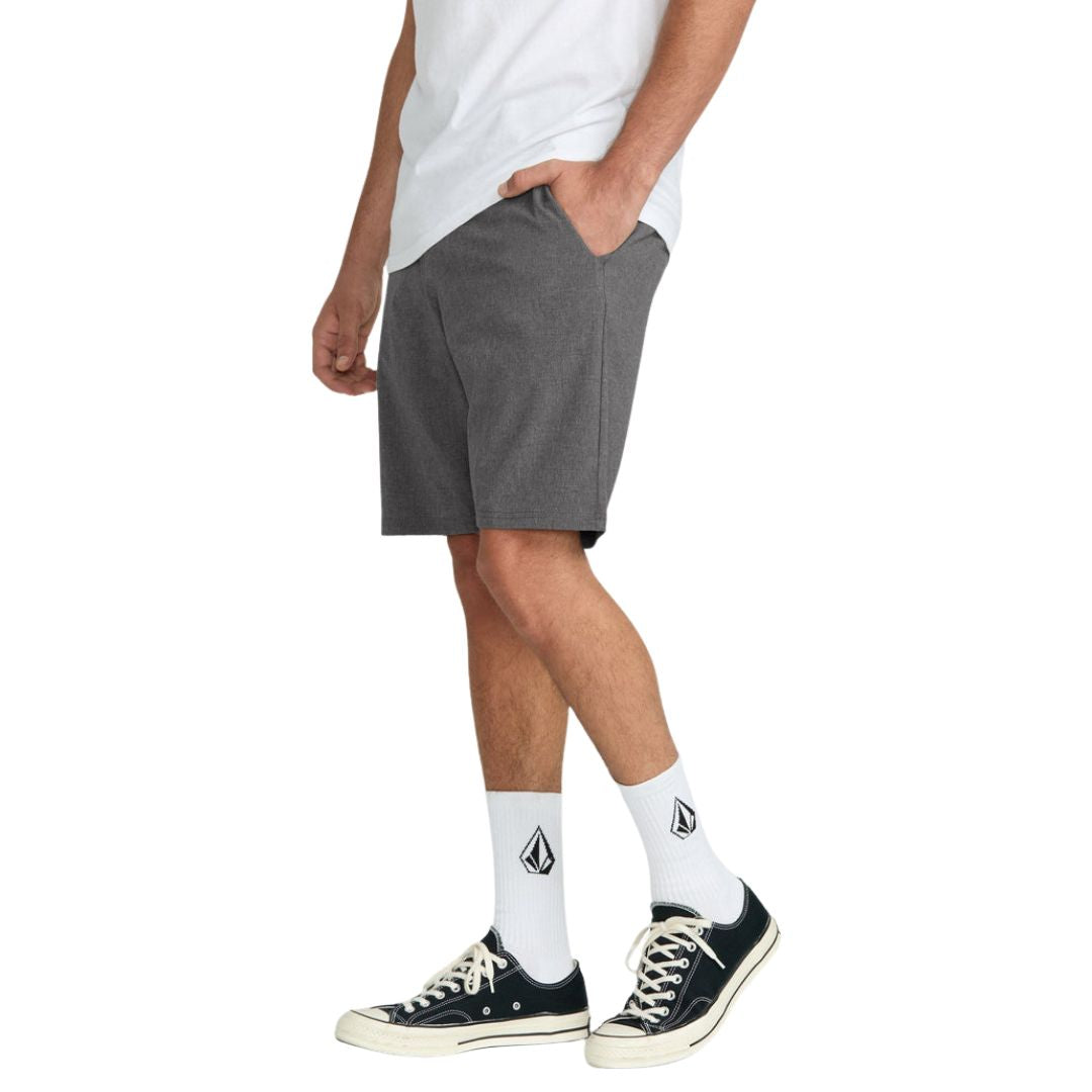 Volcom Frickin Cross Shred 20 Charcoal Heather vista lateral pantalón corto técnico hombre.
