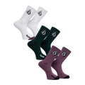 Las tres parejas del pack Volcom Full Stone Mix Sock 3P colocadas en diagonal, en blanco con puntera granate, verde con puntera negra y malva con puntera negra.